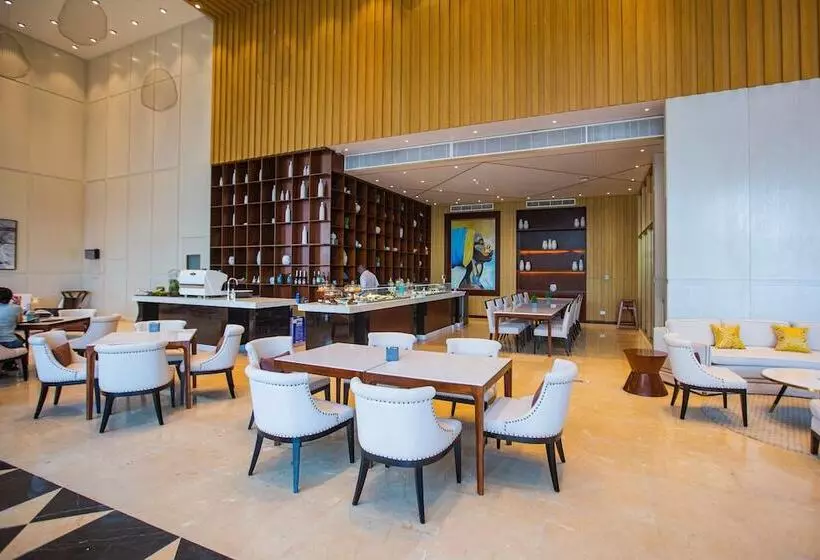 هتل Johari Rotana