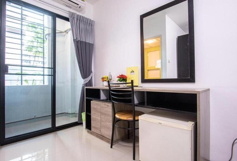 Salinsiri At Lat Krabang