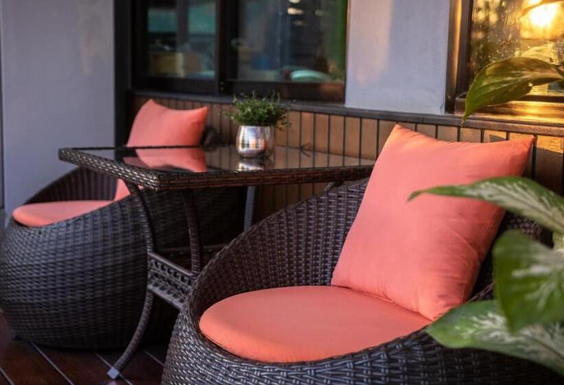 Salinsiri At Lat Krabang