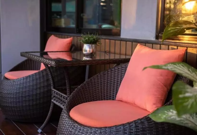 Salinsiri At Lat Krabang