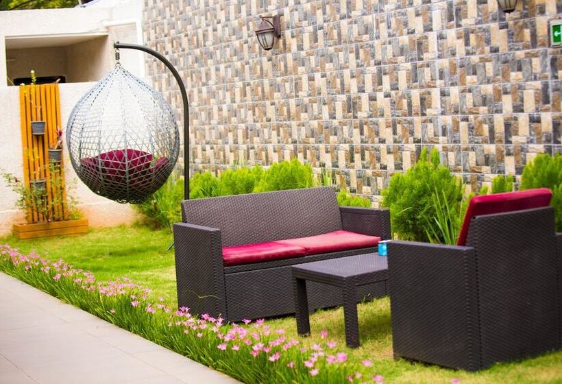 هتل Guesthouse Quatre Saisons