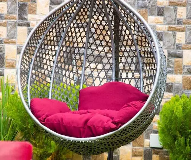 هتل Guesthouse Quatre Saisons