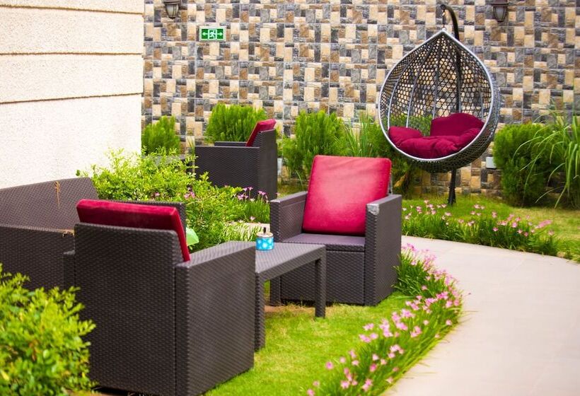 هتل Guesthouse Quatre Saisons