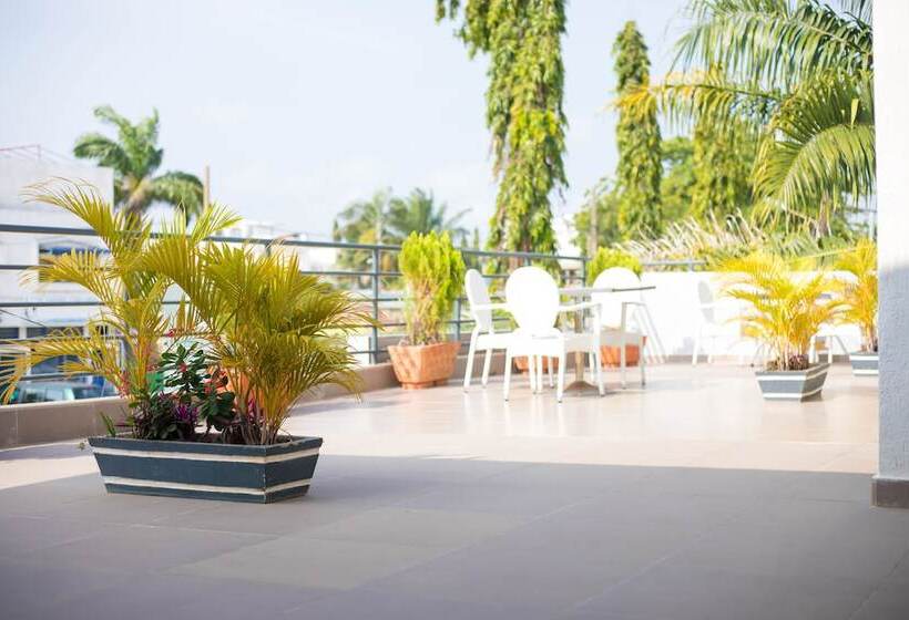 هتل Guesthouse Quatre Saisons