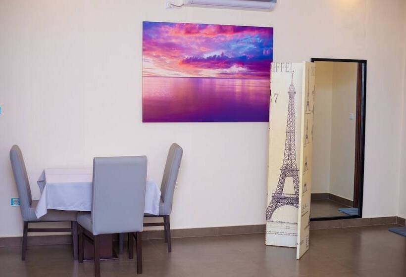 هتل Guesthouse Quatre Saisons