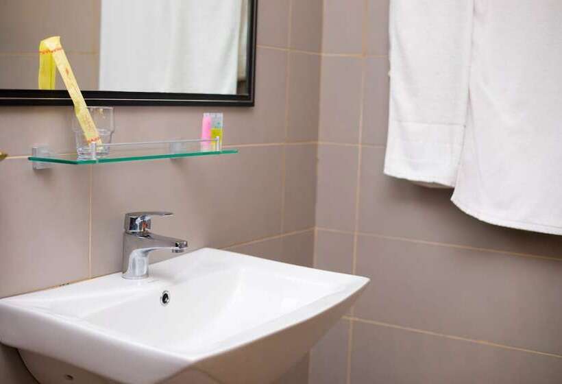 هتل Guesthouse Quatre Saisons