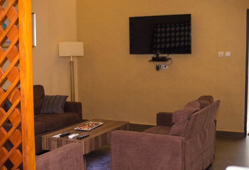 هتل Guesthouse Quatre Saisons