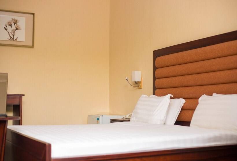 هتل Guesthouse Quatre Saisons