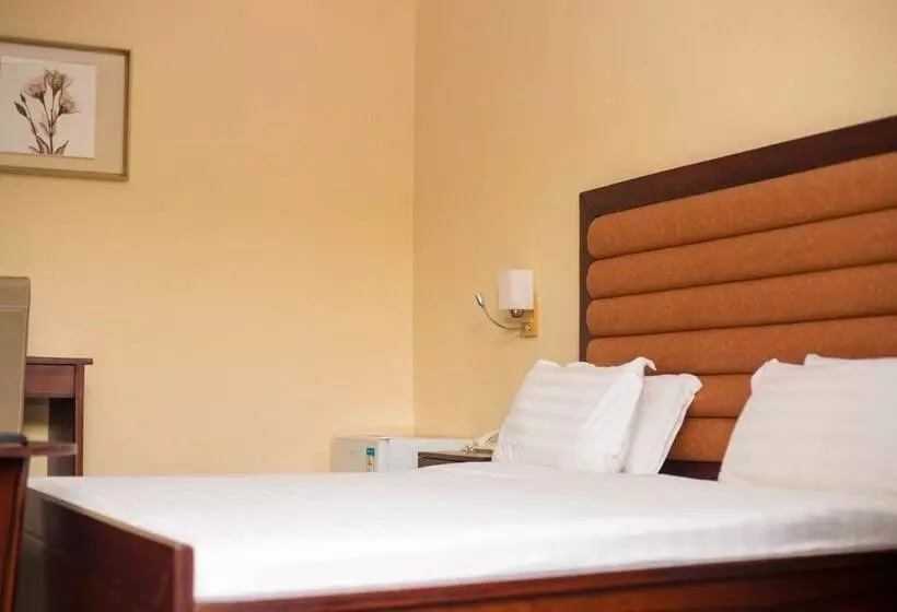 هتل Guesthouse Quatre Saisons