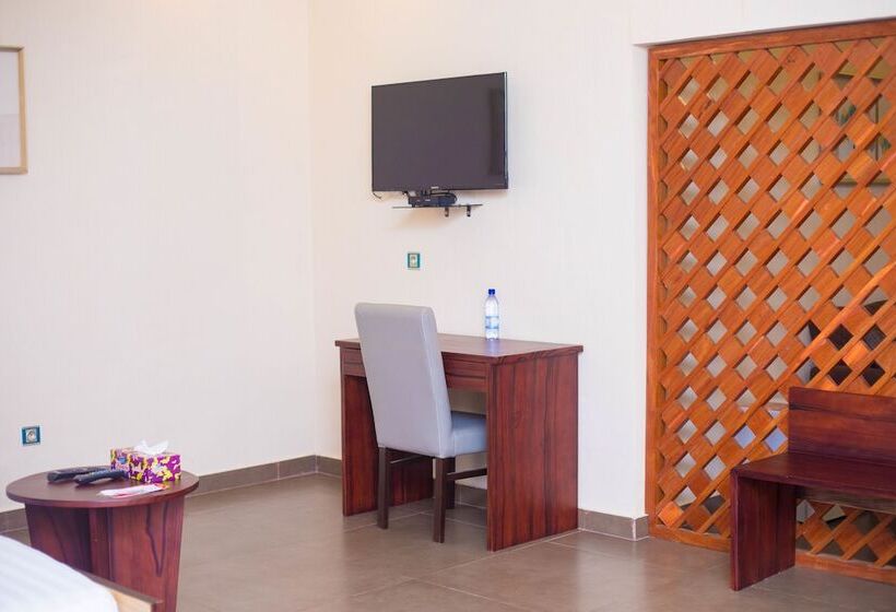 هتل Guesthouse Quatre Saisons