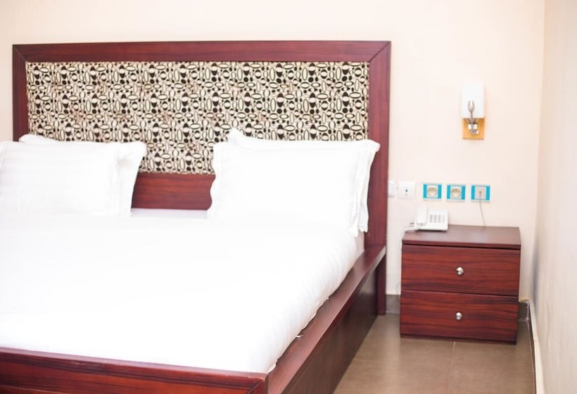 هتل Guesthouse Quatre Saisons