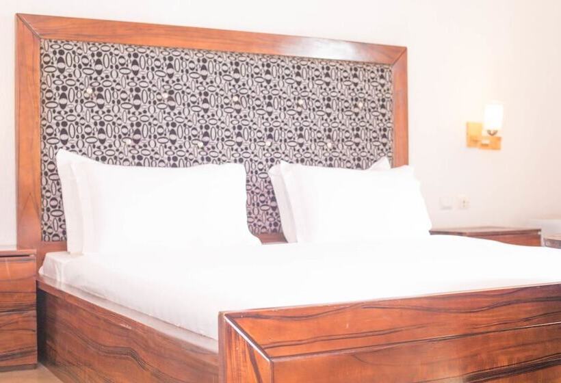 هتل Guesthouse Quatre Saisons