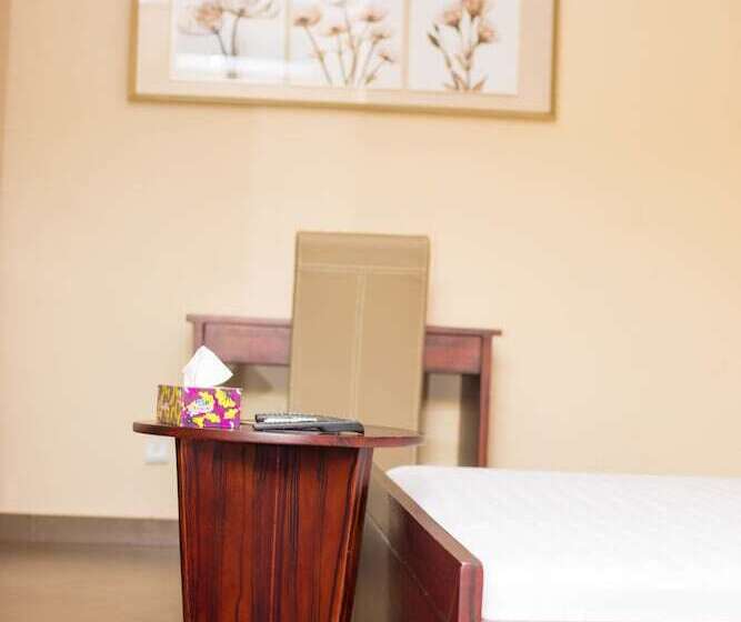 هتل Guesthouse Quatre Saisons