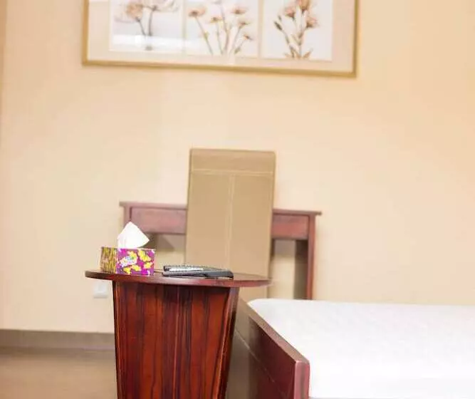 هتل Guesthouse Quatre Saisons