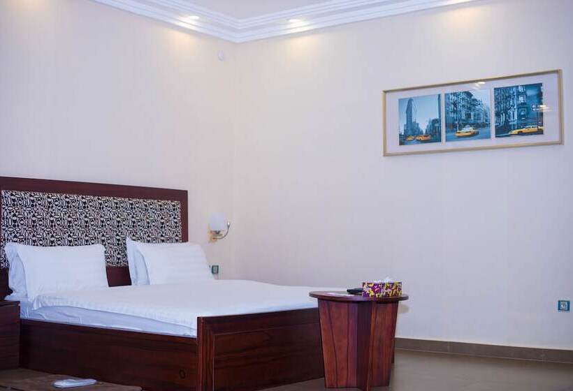 هتل Guesthouse Quatre Saisons