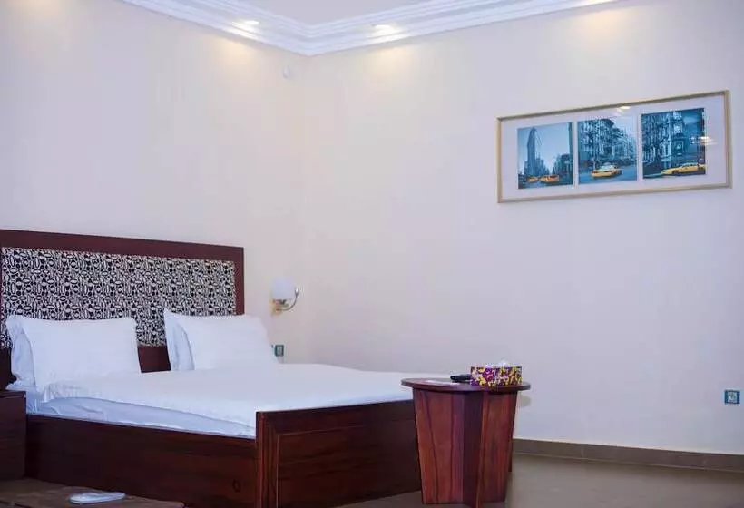 هتل Guesthouse Quatre Saisons