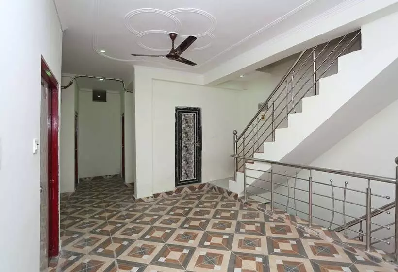 Hotelli Radhika Guest House By Oyo Rooms