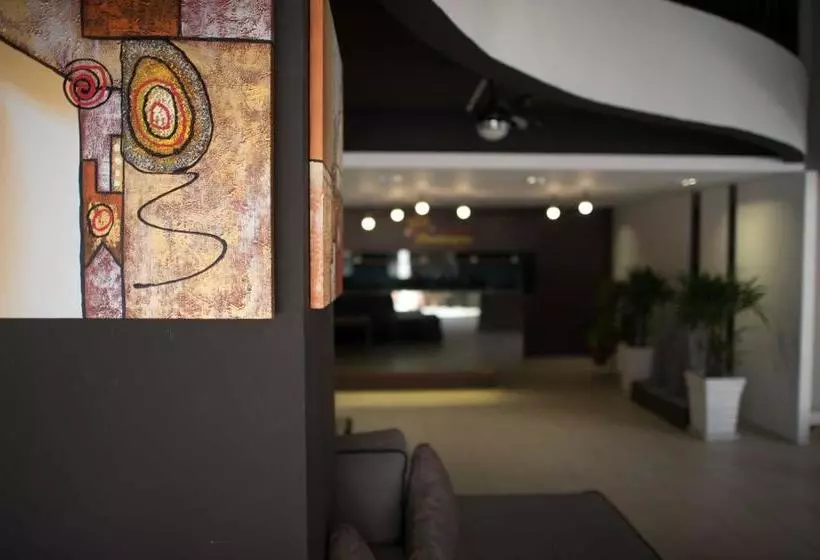 Hotelli Lumut Waterfront Apartment