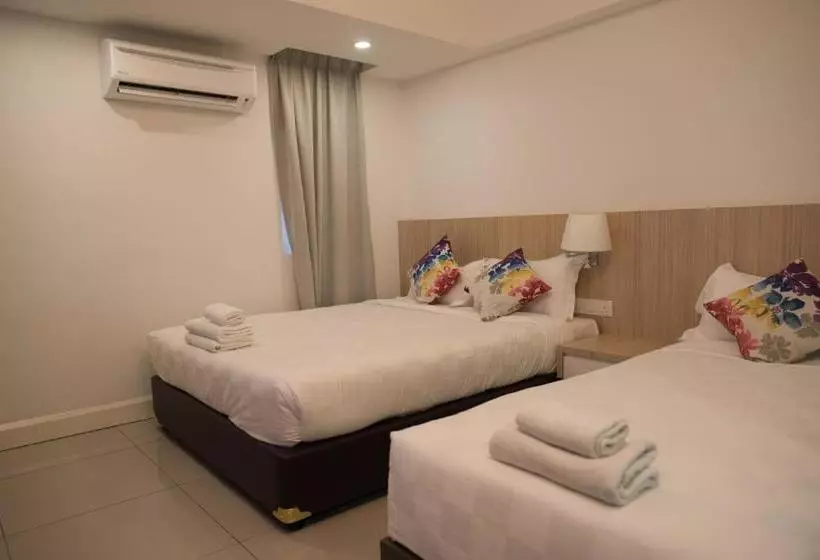 Hotelli Lumut Waterfront Apartment