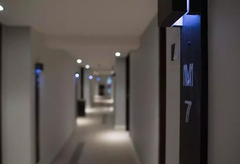 Hotelli Lumut Waterfront Apartment