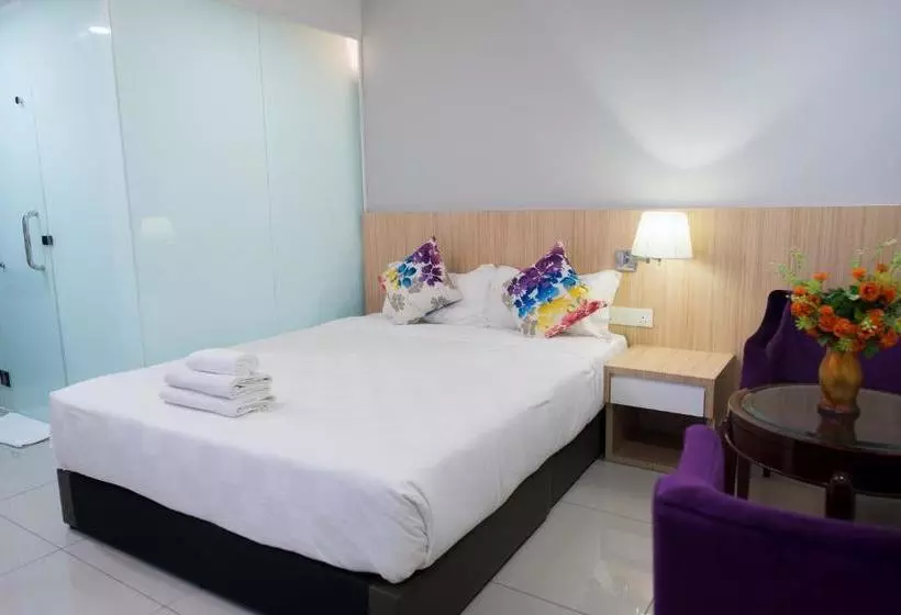 Hotelli Lumut Waterfront Apartment