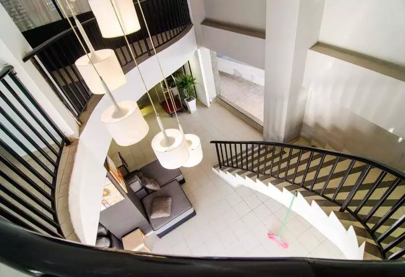 Hotelli Lumut Waterfront Apartment