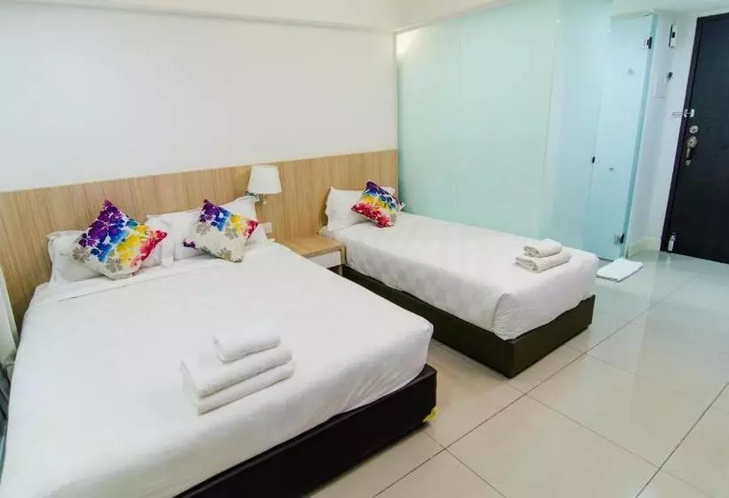 Hotelli Lumut Waterfront Apartment