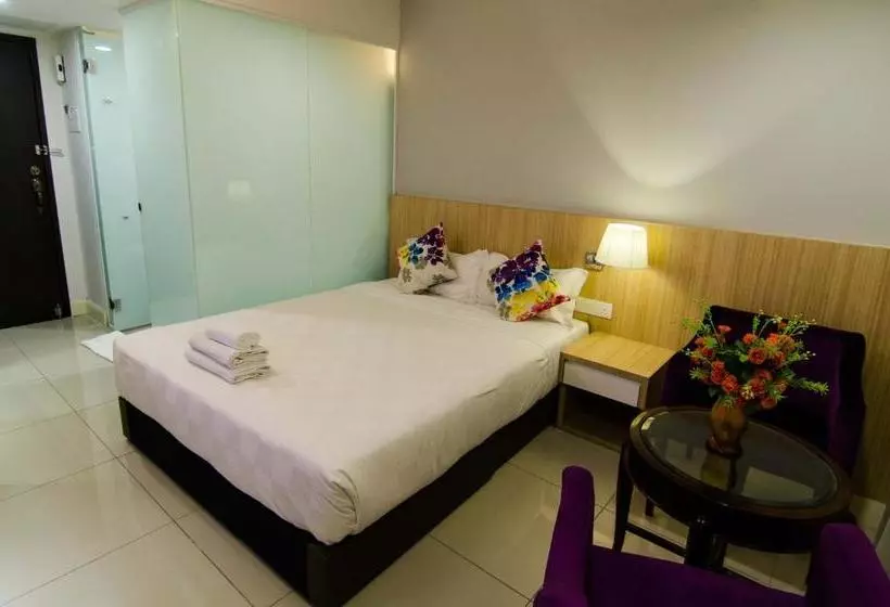 Hotelli Lumut Waterfront Apartment