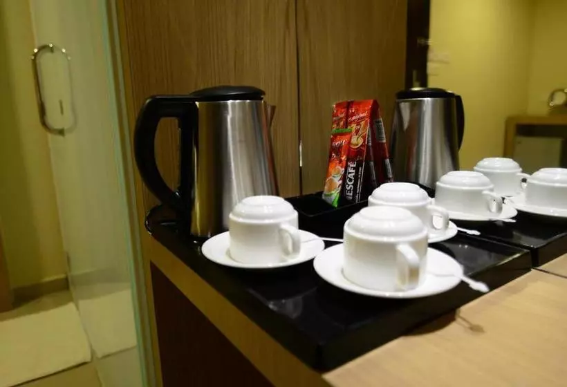 Hotelli Lumut Waterfront Apartment