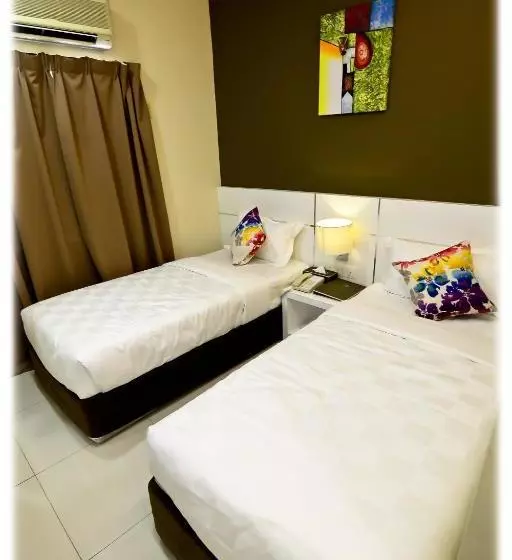 Hotelli Lumut Waterfront Apartment