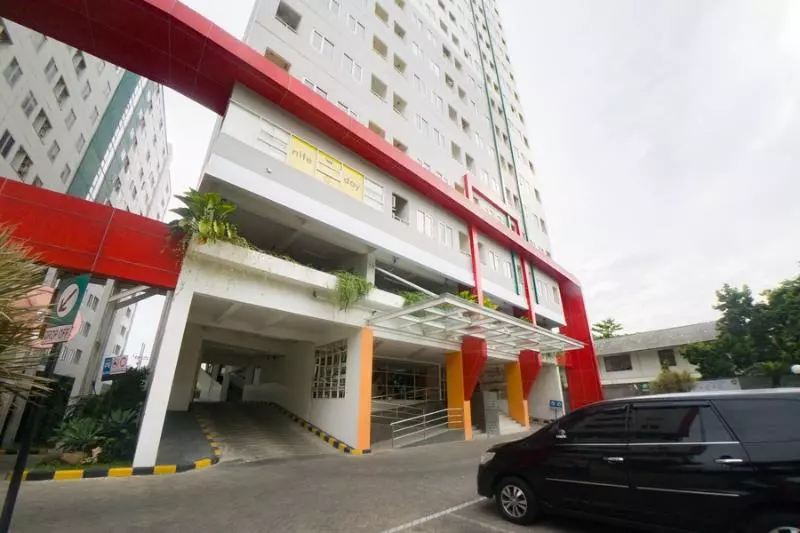 ペンション Reddoorz Apartment Near Bundaran Satelit Surabaya