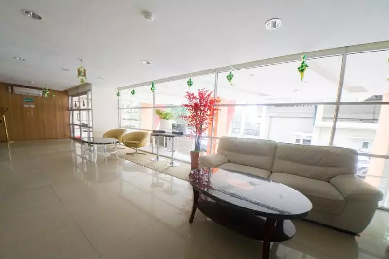 ペンション Reddoorz Apartment Near Bundaran Satelit Surabaya