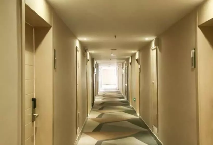 Hotelli Poltton International Apartment Luohe