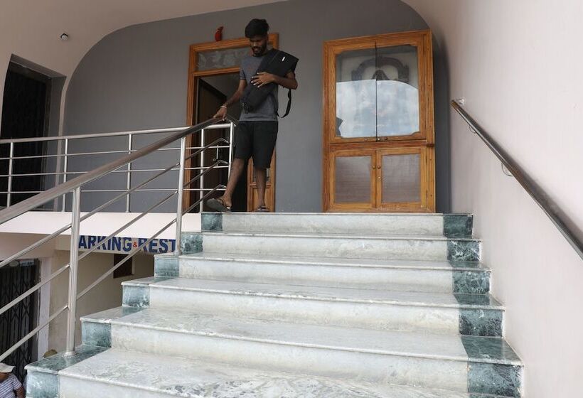 هتل Saii Tirumala Residency