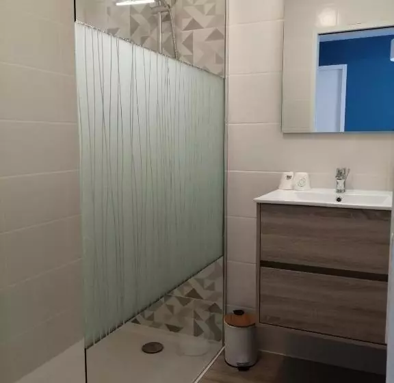 Hotelli Hôtel Le Poulmic