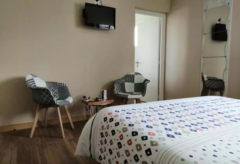 Hotelli Hôtel Le Poulmic