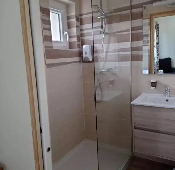 Hotelli Hôtel Le Poulmic