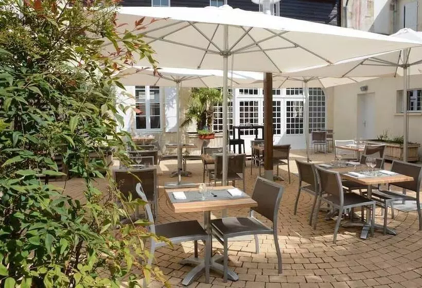 ホテル Hôtel Restaurant Le Lion D Or