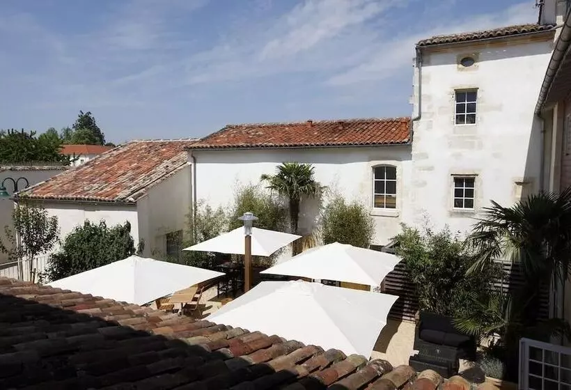 ホテル Hôtel Restaurant Le Lion D Or