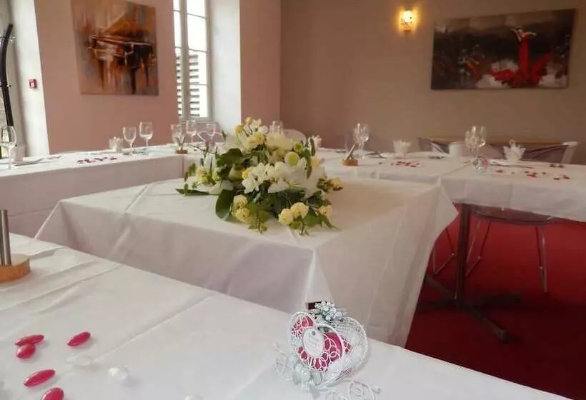 ホテル Hôtel Restaurant Le Lion D Or