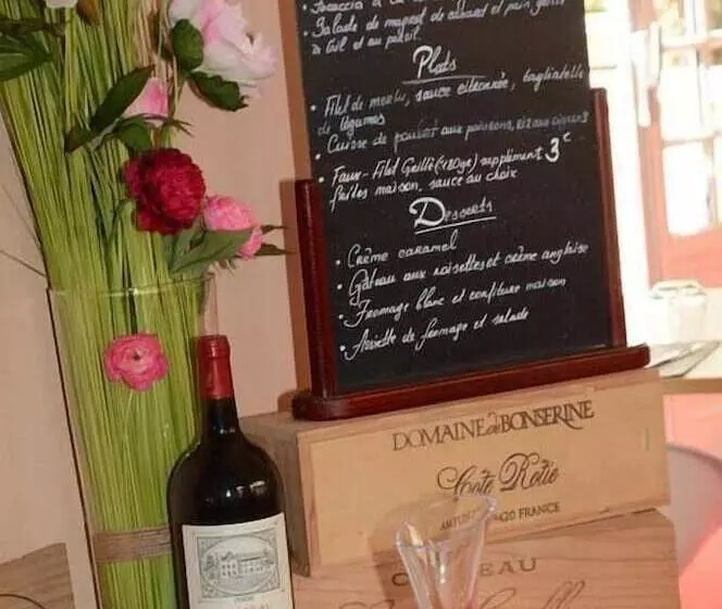 ホテル Hôtel Restaurant Le Lion D Or