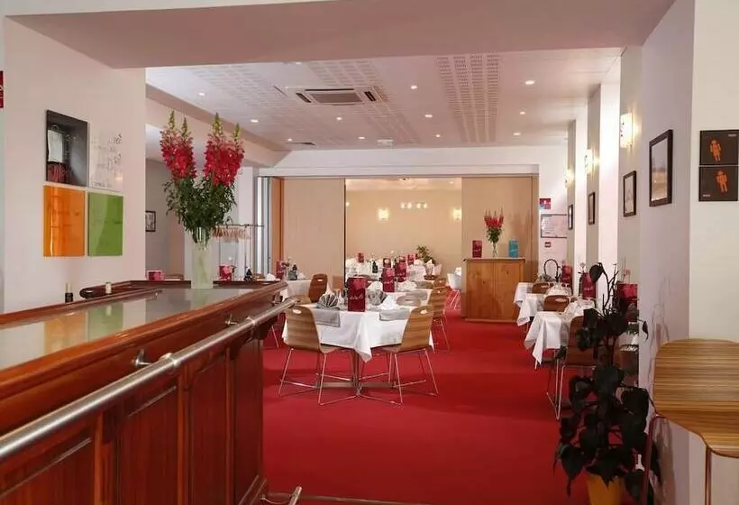 ホテル Hôtel Restaurant Le Lion D Or