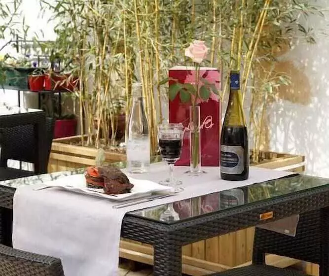 ホテル Hôtel Restaurant Le Lion D Or