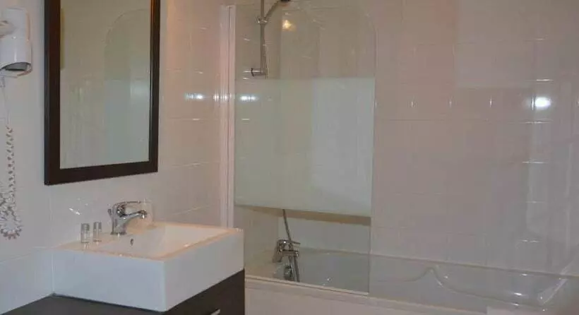 ホテル Hôtel Restaurant Le Lion D Or