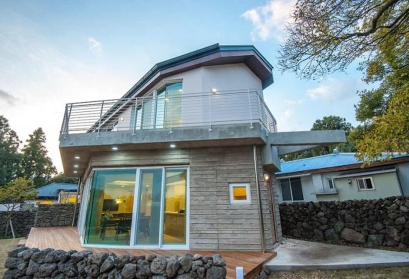 Pensió Moruhun Private House