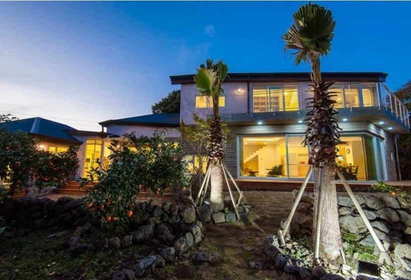 Pensió Moruhun Private House