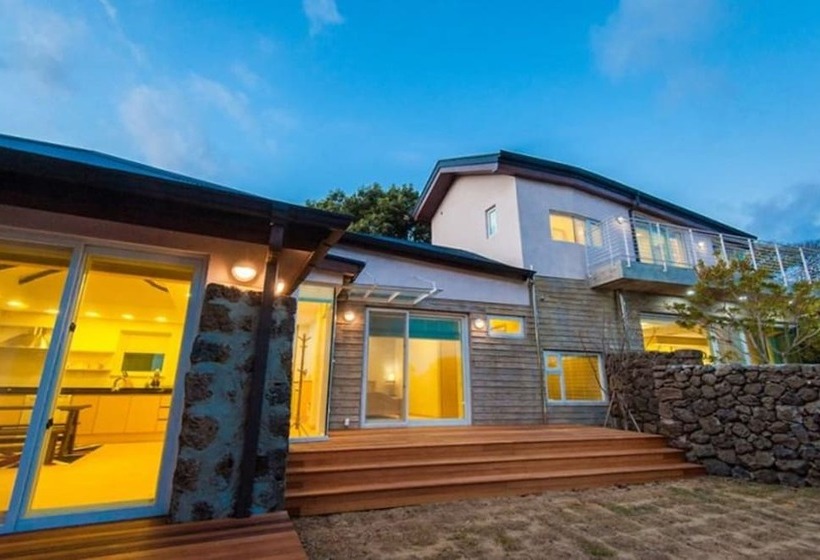 Pensió Moruhun Private House