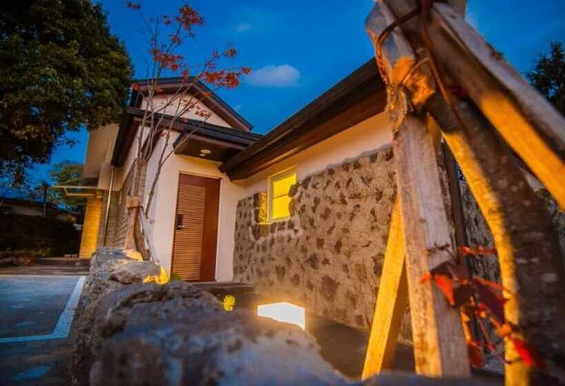 Pensió Moruhun Private House