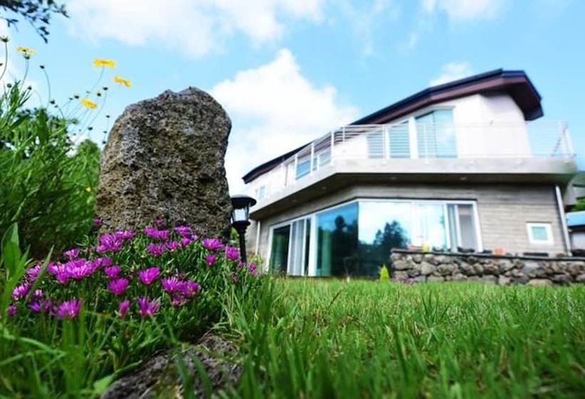 Pensió Moruhun Private House