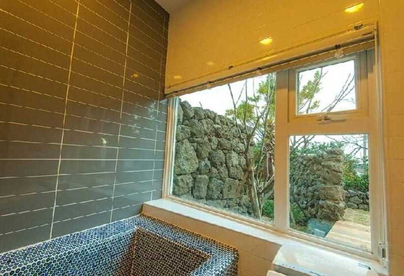 Pensió Moruhun Private House